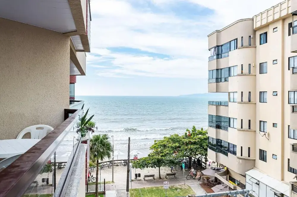 Apto Pé Na Areia Vista Mar Em Meia Praia Evb308