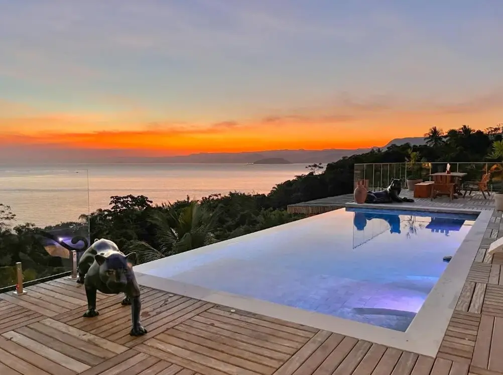 Blow Show Casa Iii Guest House
