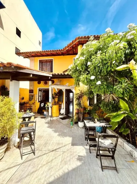 Casa Amarela Hostel & Bistrô - Em Pituaçu