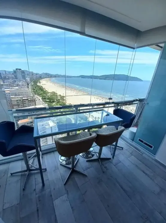 Condomínio De Luxo Em Frente à Praia (novinho)