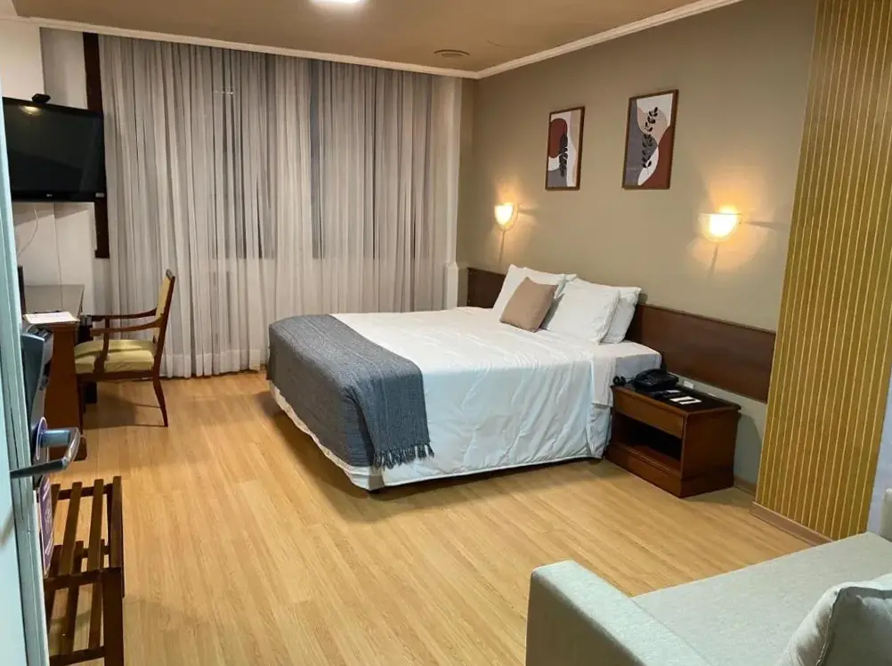 City Hotel