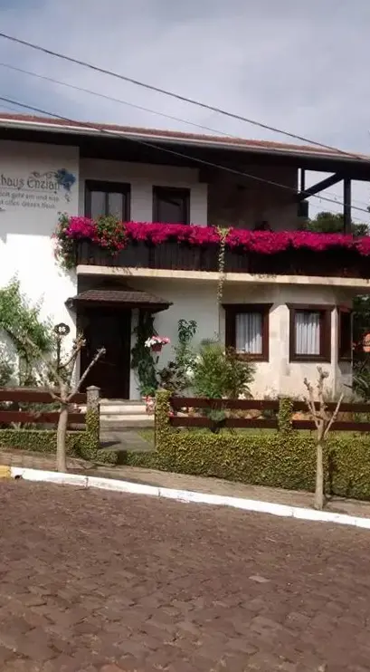 Hospedaria Gãstehaus Enzian