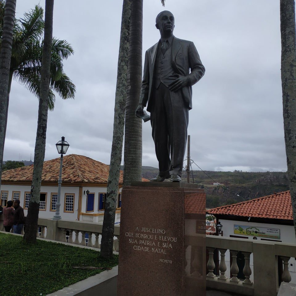 Estátua do Ex-Presidente JK, em Diamantina, MG. Fonte: Odair A.