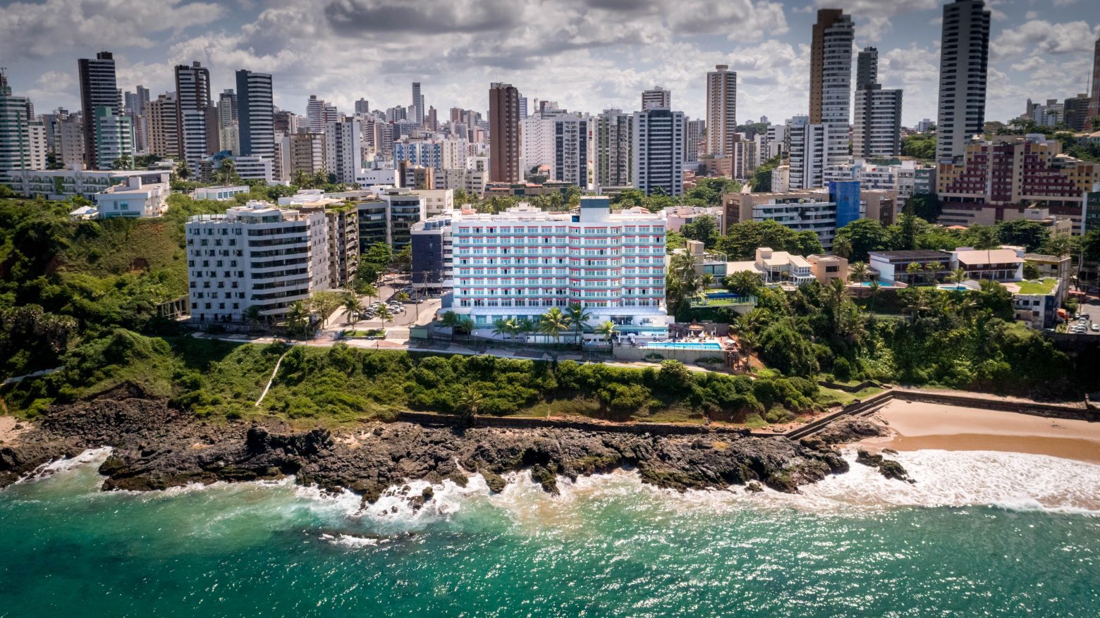 Vista aérea do hotel Vila Galé beira mar