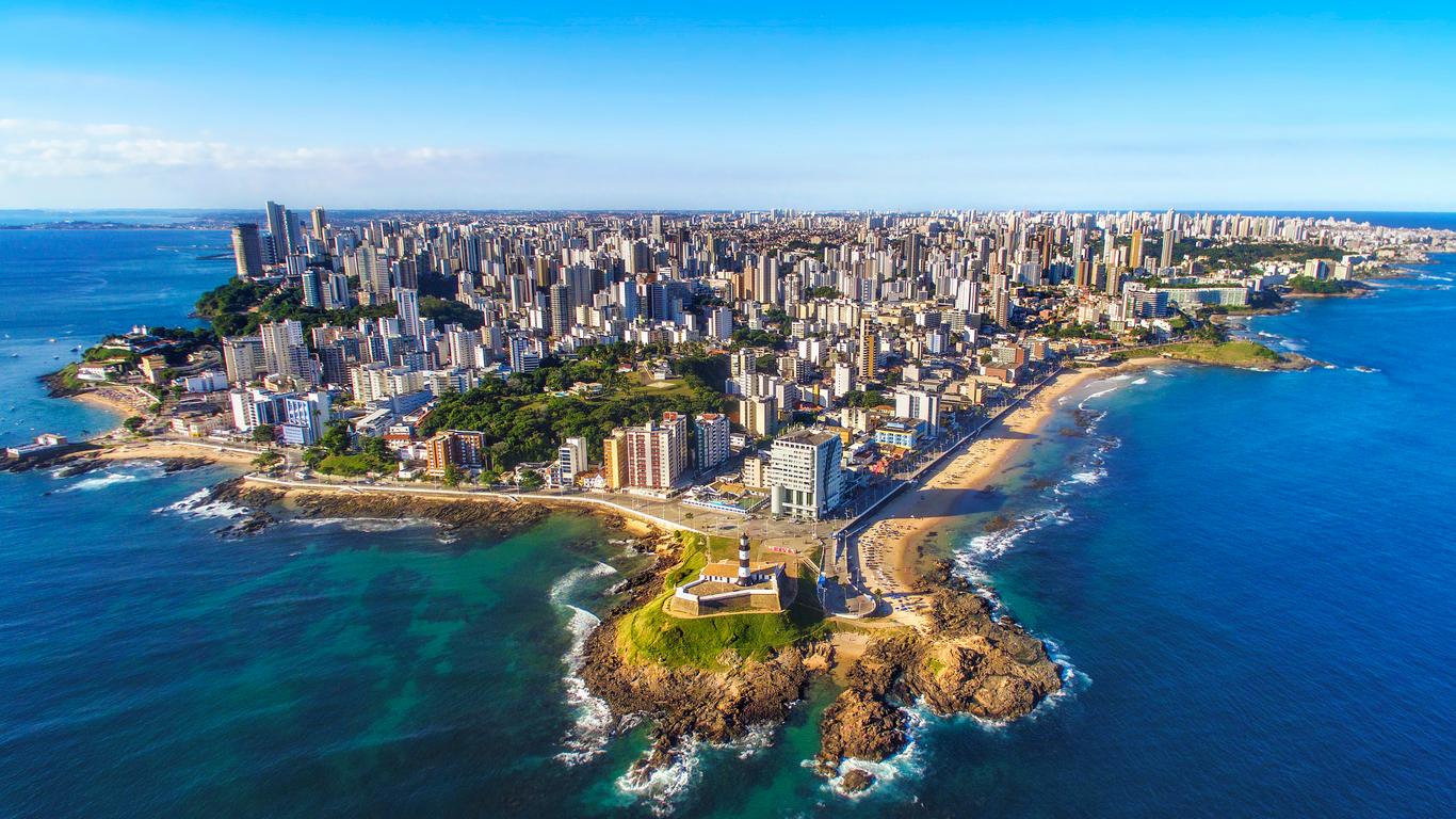 Vista aérea da cidade de Salvador ao entardecer