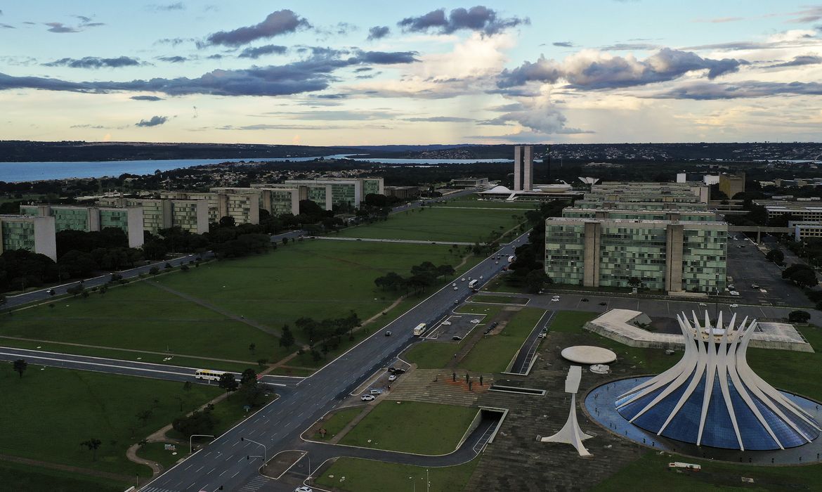 Esplanada dos Ministérios, Catedral, Congresso Nacional