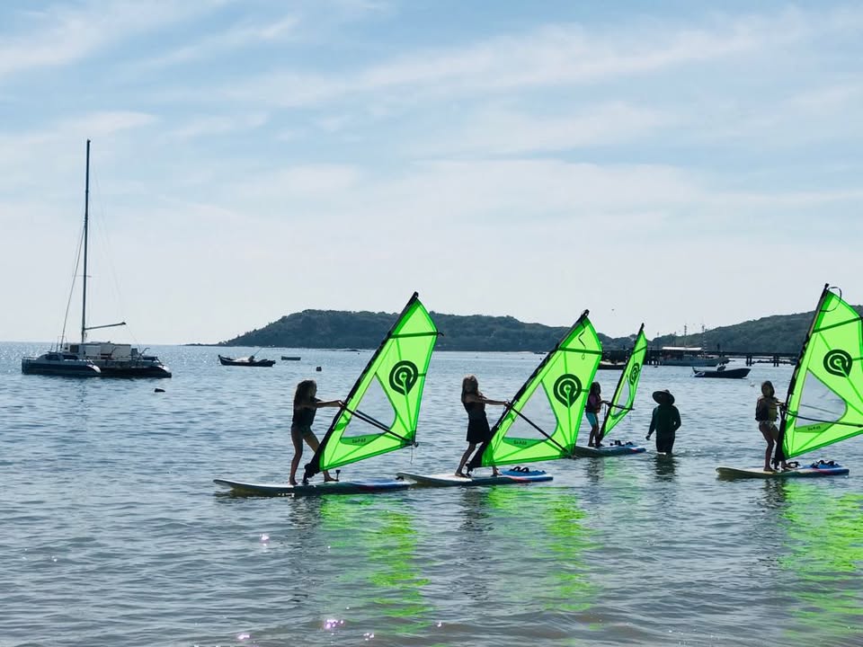 Aula de Windsurf do Curso Bimba Windsurf, em Búzios