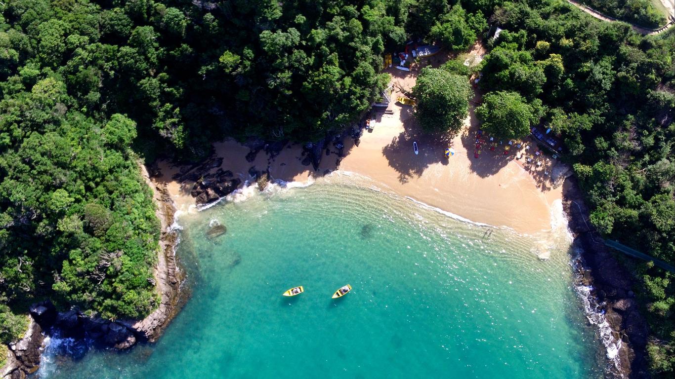 Praia João Fernandinho - vista aérea