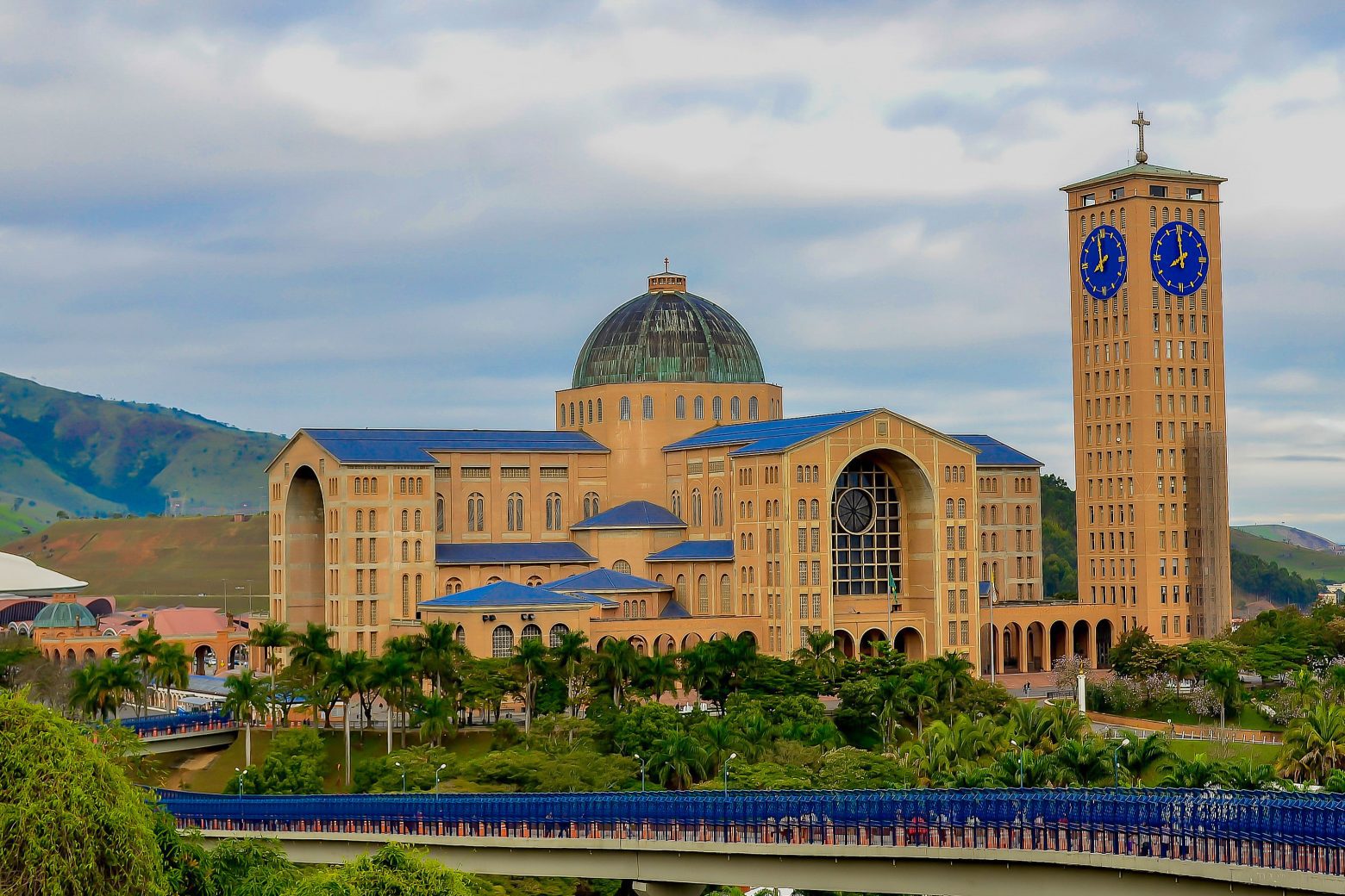 Fachada do Santuário Nacional de Aparecida, SP