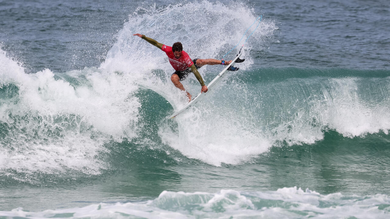 Lucas Chumbo competindo no Saquarema Surf Festival de 2023