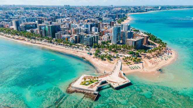 Vista aérea da orla de Maceió, Marco dos Corais