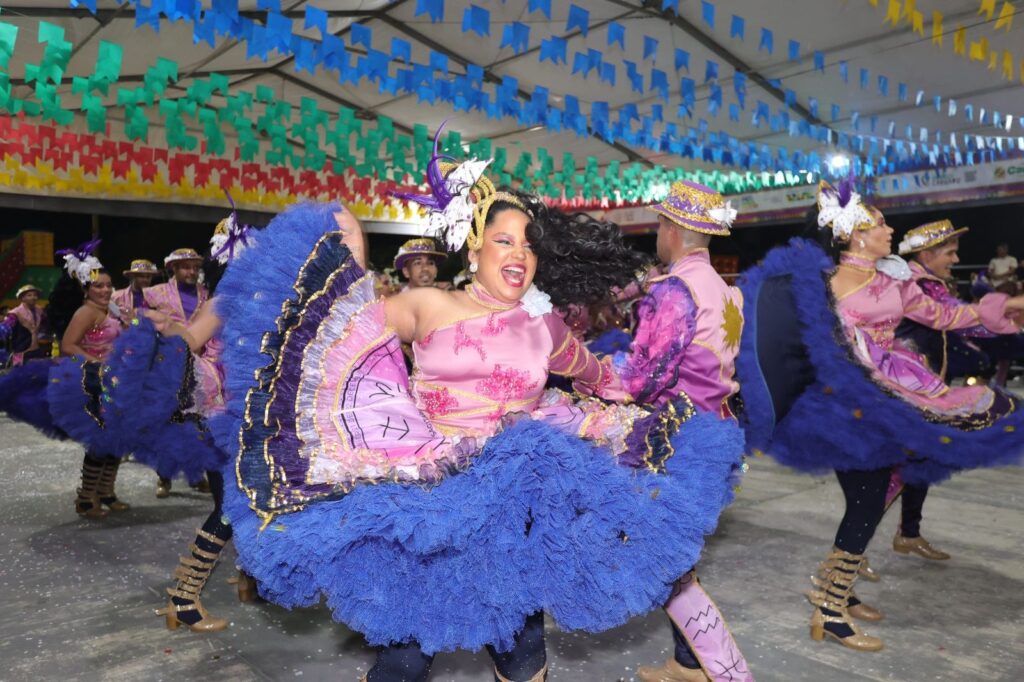 Mulher dançando quadrilha em Festa Junina. Caruaru.