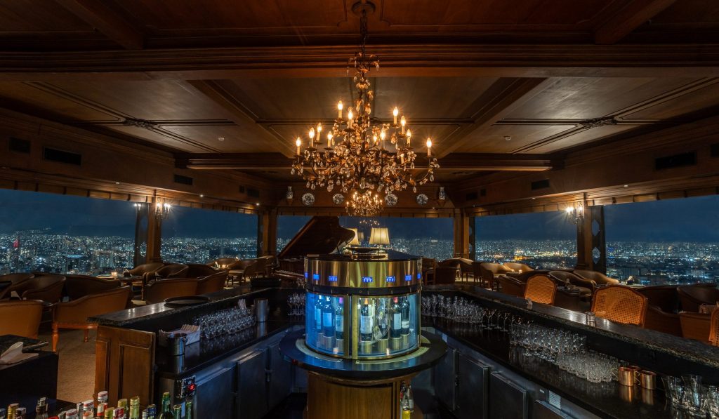 Parte interna do Terraço Itália com vista para cidade de São Paulo