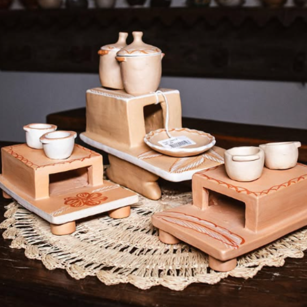 Miniatura de fogões a lenha em cerâmica