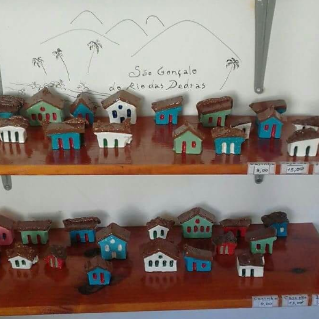 Miniaturas de casinhas tradicionais de São Gonçalo do Rio das Pedras