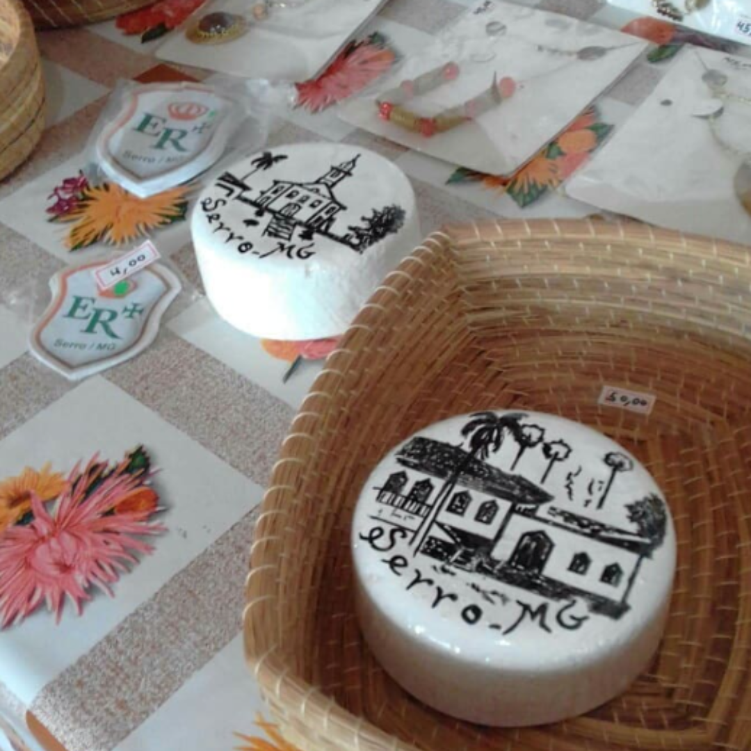 Miniatura de queijos artísticuos da Oficina de Artes, em Serro/MG
