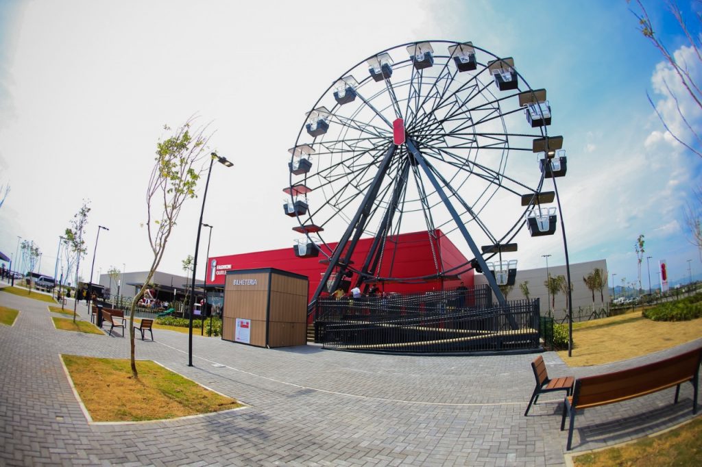 Roda Gigante no I Fashion Outlet Santa Catarina
