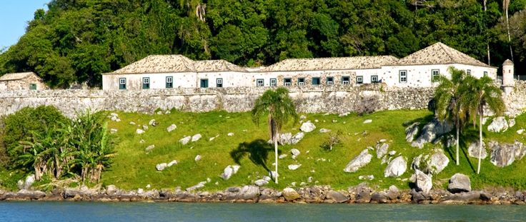 Vista do lado de fora da Fortaleza de Santo Antônio de Ratones, em Florianópolis