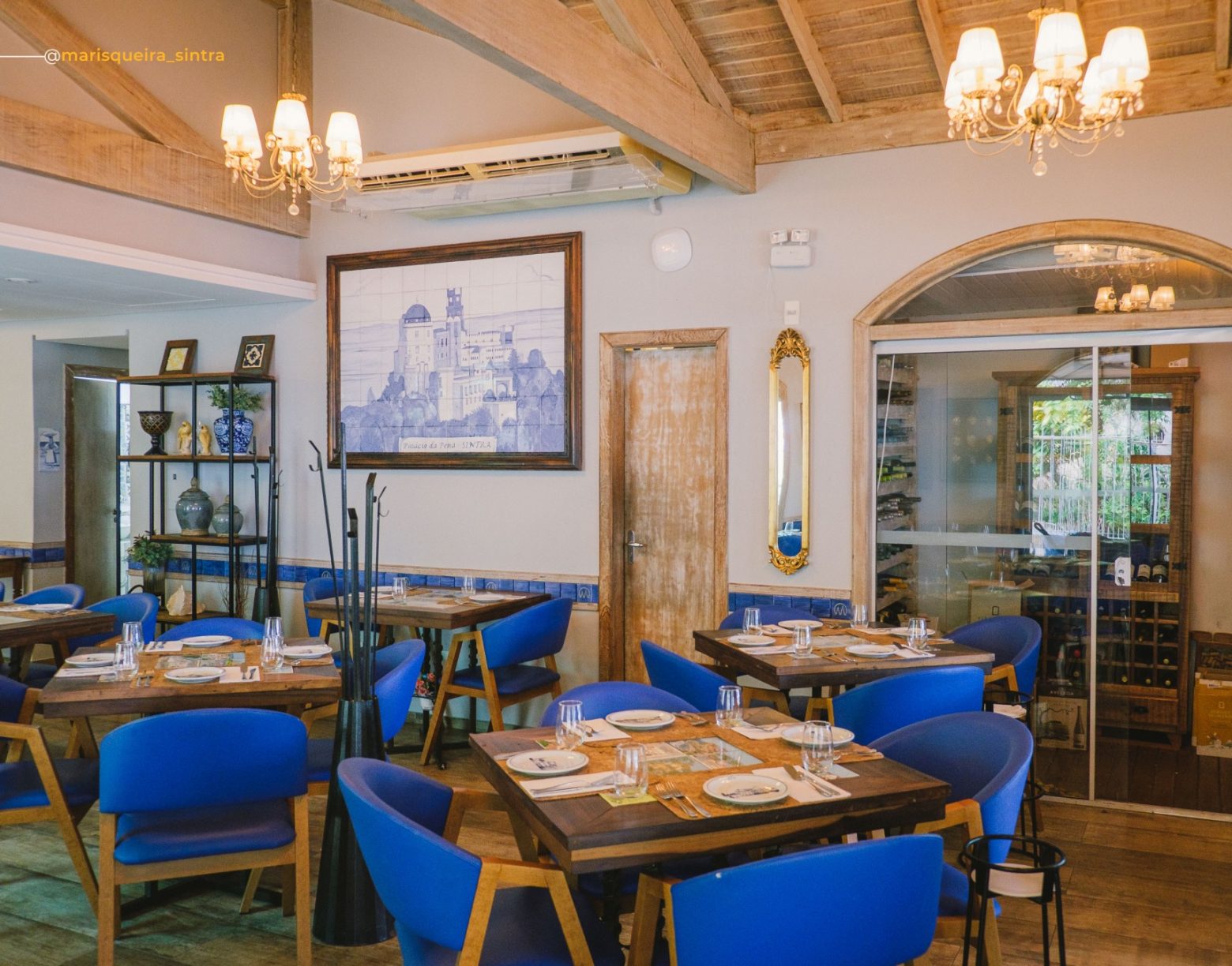 Salão interno Marisqueira Sintra, em Florianópolis