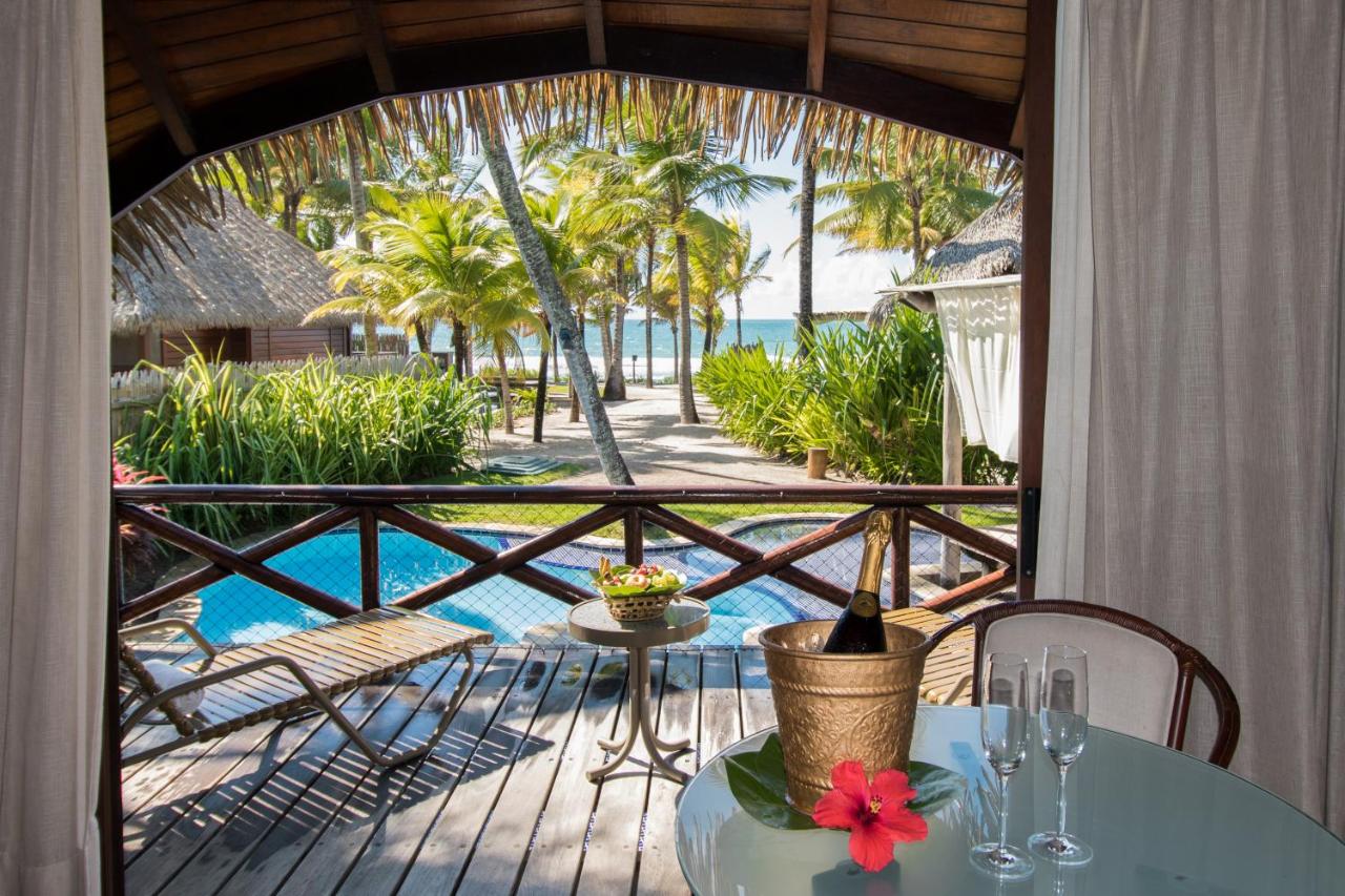 Varanda com espumante, piscina de fundo. Nannai Resort Muro Alto