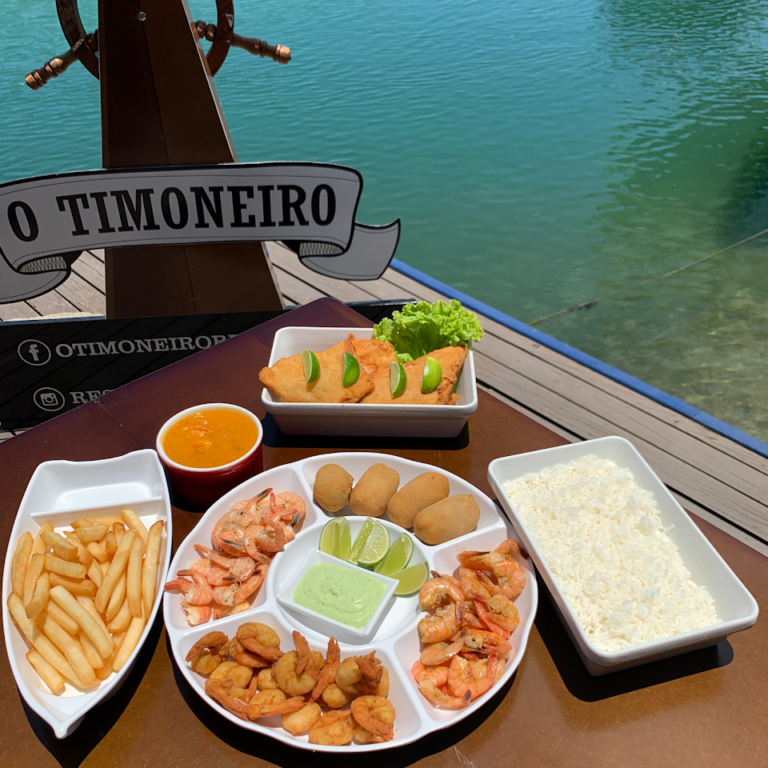 Prato do Restaurante O Timoneiro - Com o canal da Barra da Lagoa ao fundo