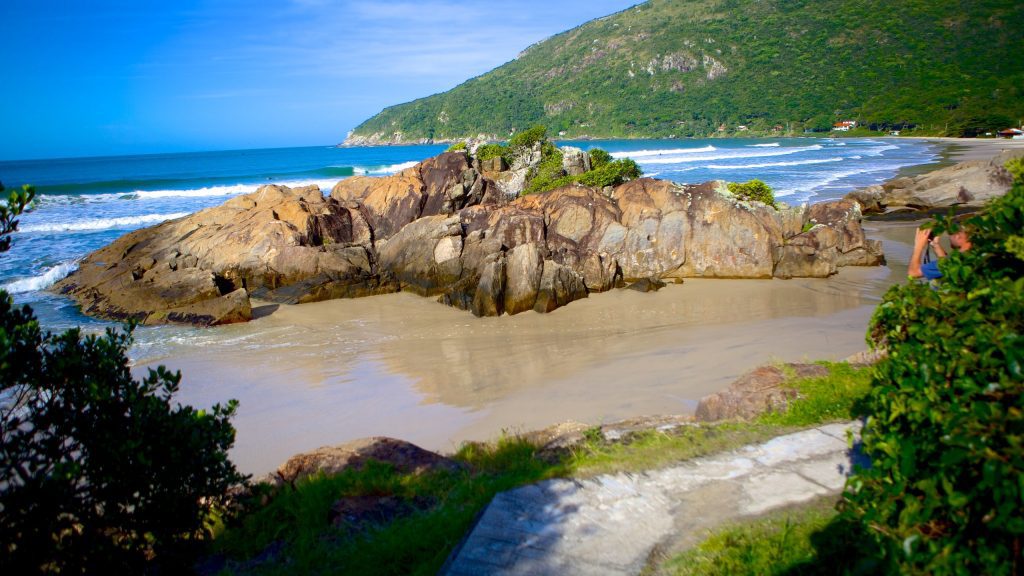 Vista da praia Pântano do Sul, em Florianópolis