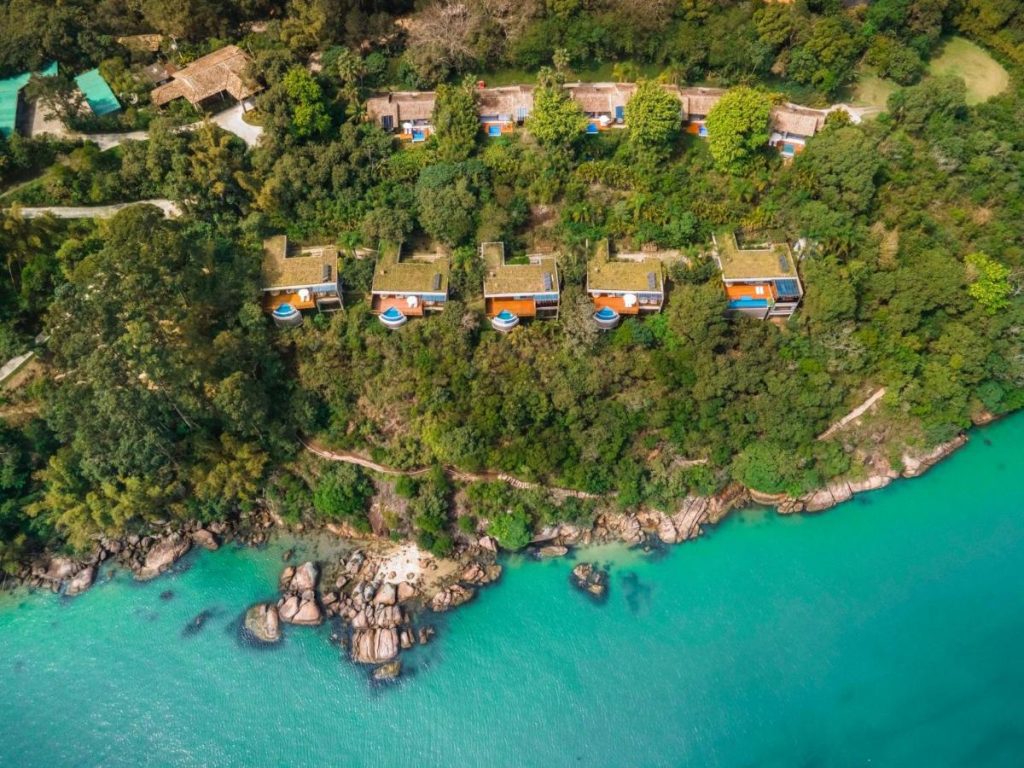 Governador Celso Ramos, vista aérea do mar, natureza e Ponta dos Ganchos Resort