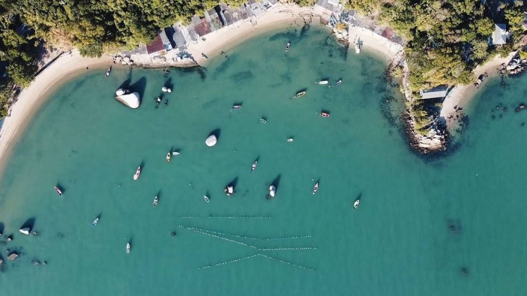 Imagem de drone, da Praia da Tapera, em Florianópolis
