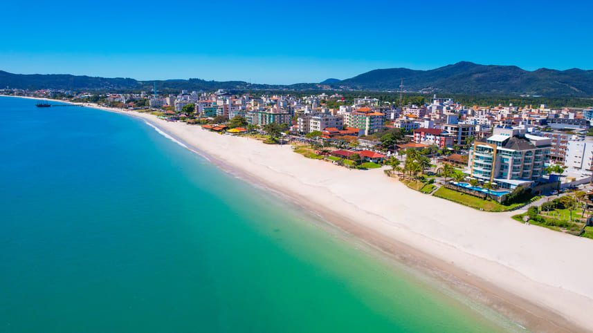 Praia de Canasvieiras em Florianópolis