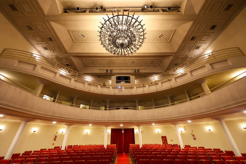 Vista interna do Teatro Álvaro de Carvalho