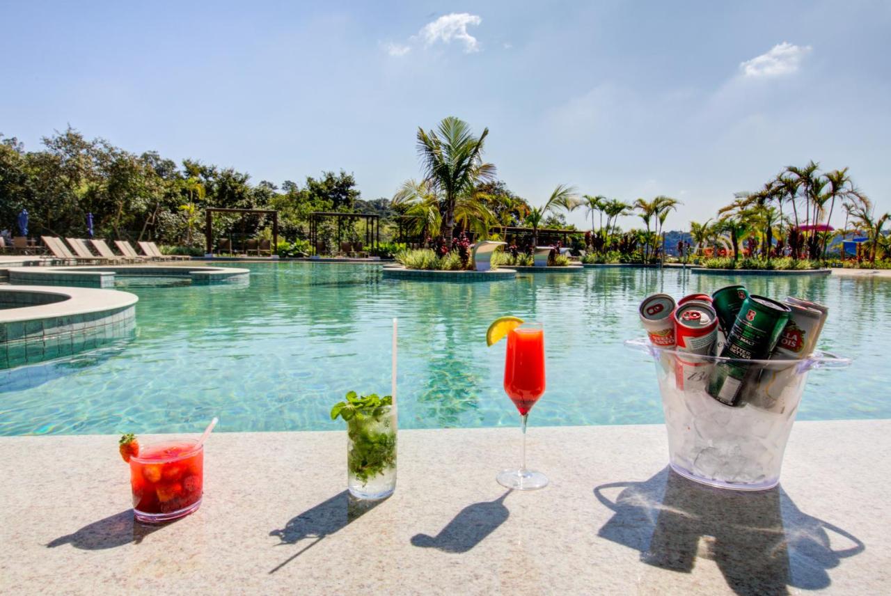 Piscina e drinks Cyan Resort by Atlantica