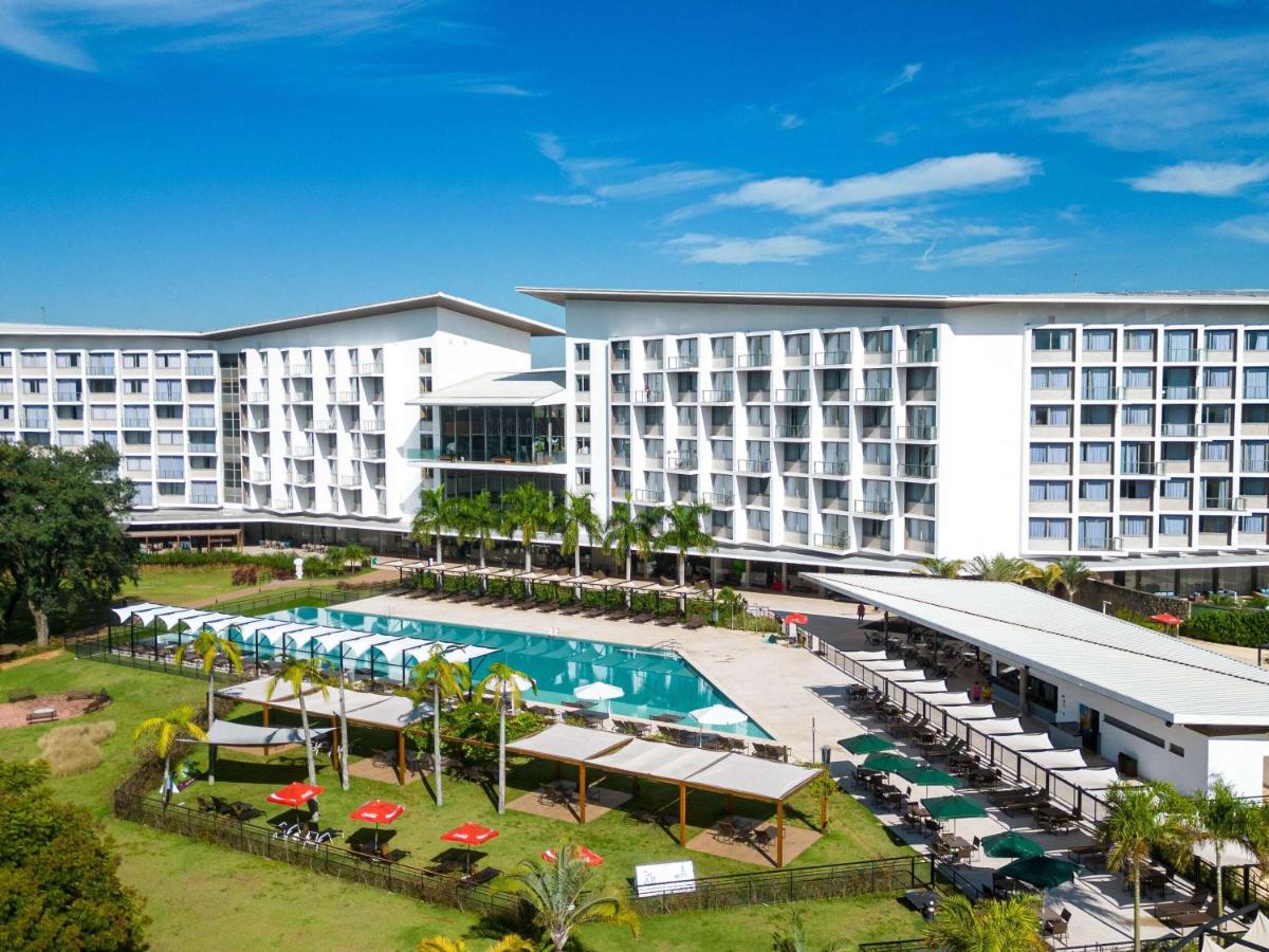 FAchada e piscina Novotel Itu Terras de São José Golf & Resort