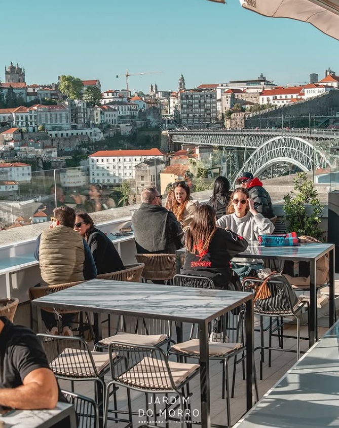 Esplanada Jardim do Morro - Gaia - Ponte D.Luís I ao fundo