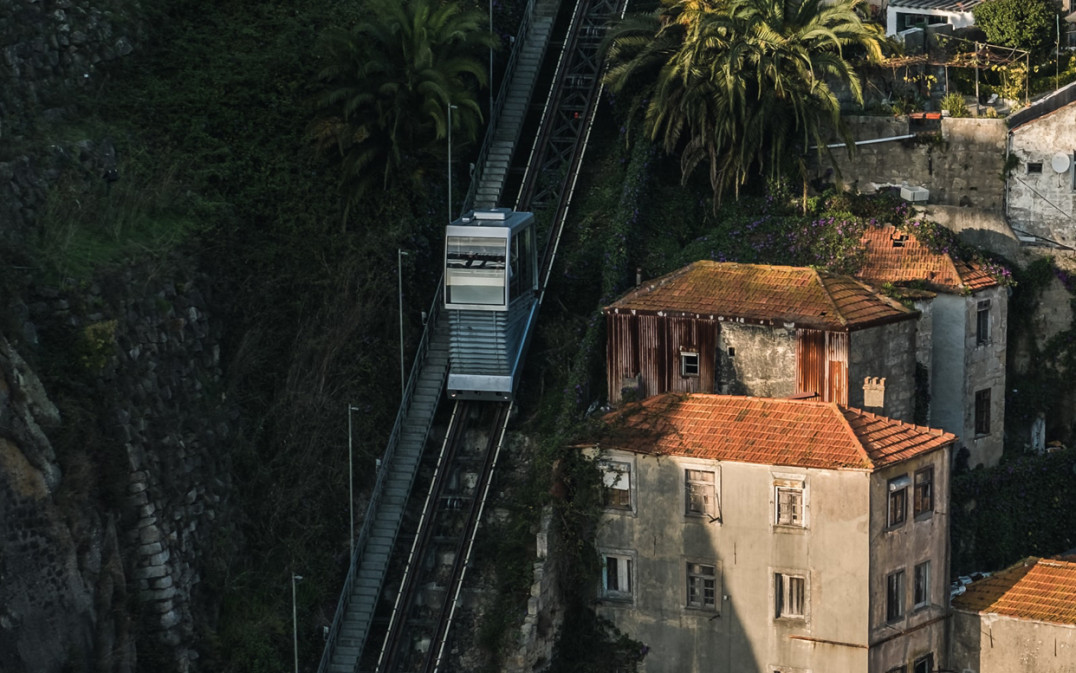 Funicular Guindais descendo, Porto