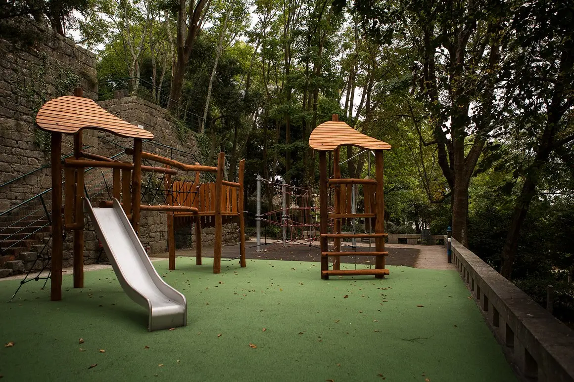 Parque infantil dos Jardins do Palácio de Cristal