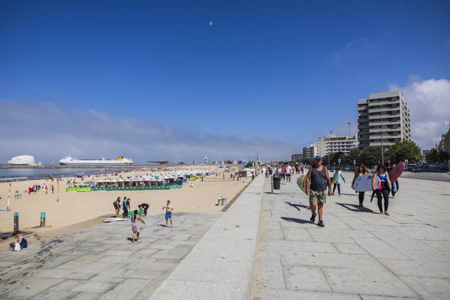 Praia de Matosinhos - calçadão e faixa de areia