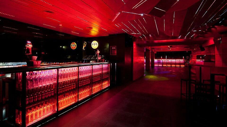 Luz vermelhra, bar, Tendinha dos Clérigos - Porto