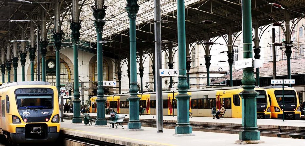 Trens na Estação São Bento - Porto