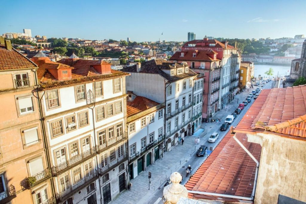 Vista da Ribeira a partir do The Editory House Ribeira Porto Hotel