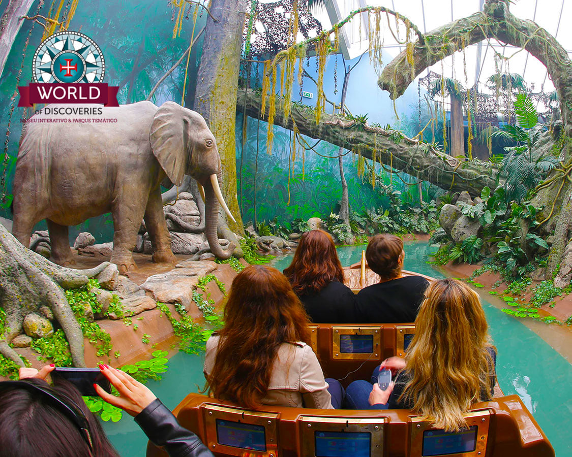 Barco, elefante, pessoas no barco, World of Discoveries