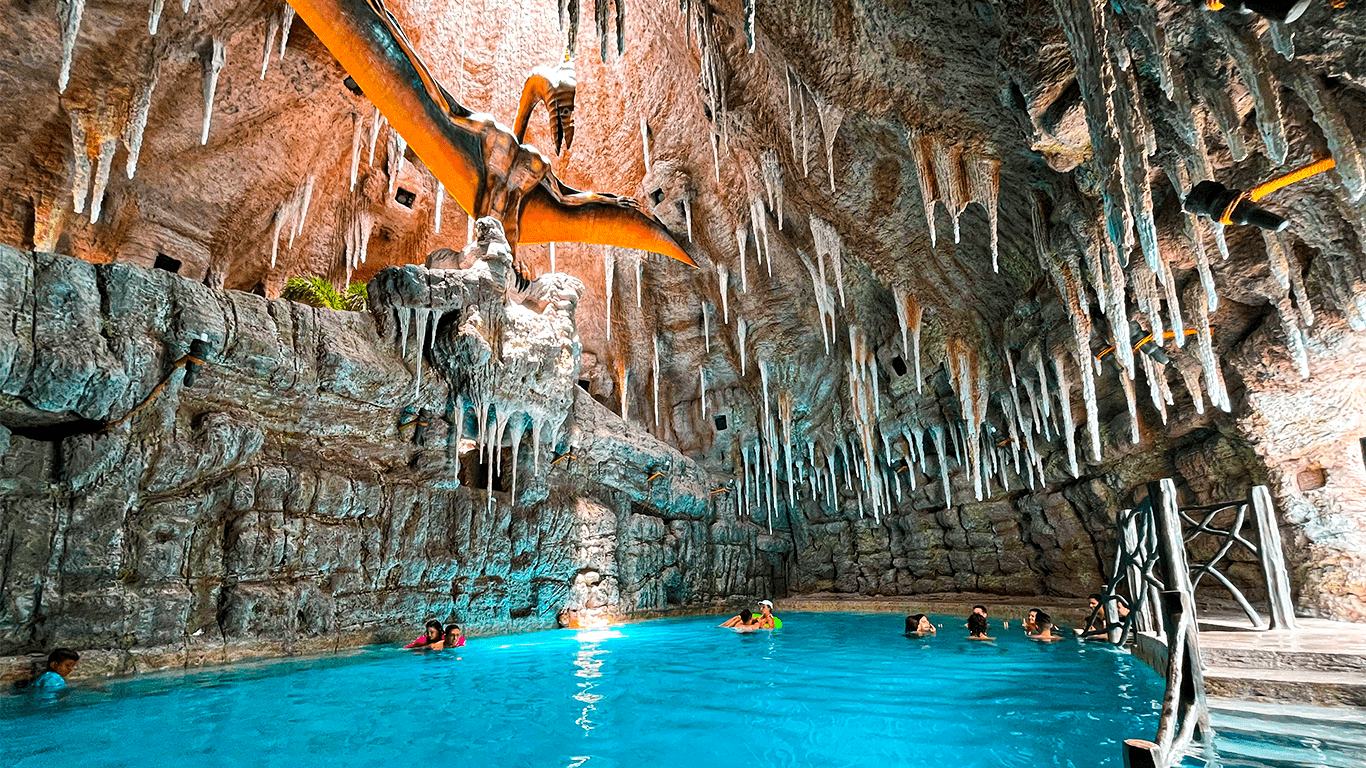 Piscina na caverna Terra Parque Eco Resort