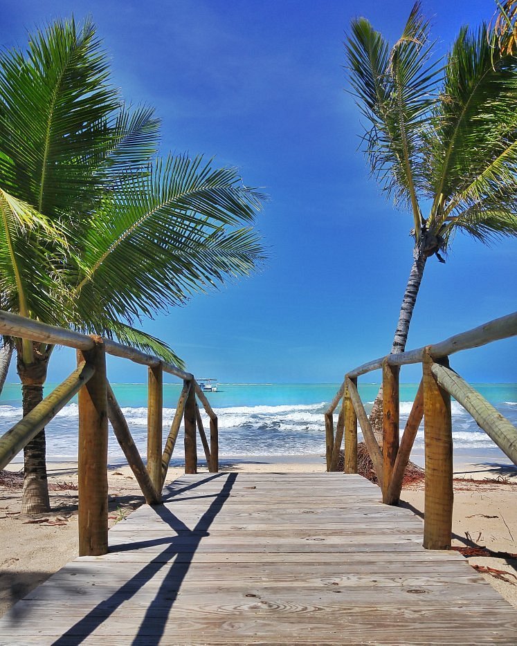 Praia de Ipioca - Maceió coqueiros, entrada na praia em deck de madeira
