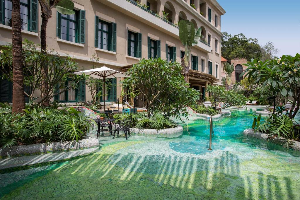 VIsta da piscina e estrutura do Rosewood São Paulo- 10 Hotéis Luxuosos no Brasil em 2025
