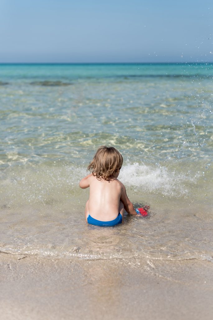 Criança na praia