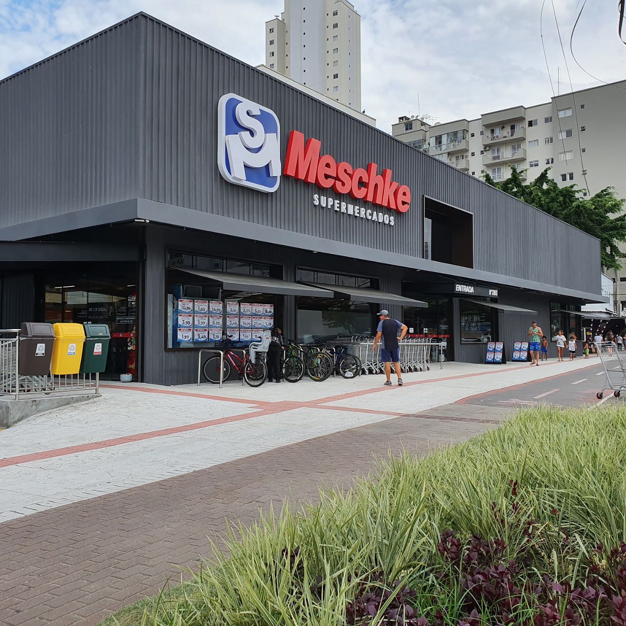 Fachada do mercado Meschke em Balneário Camboriú