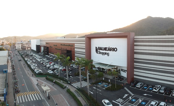 Vista aérea do Balneário Shopping em Balneário Camboriú