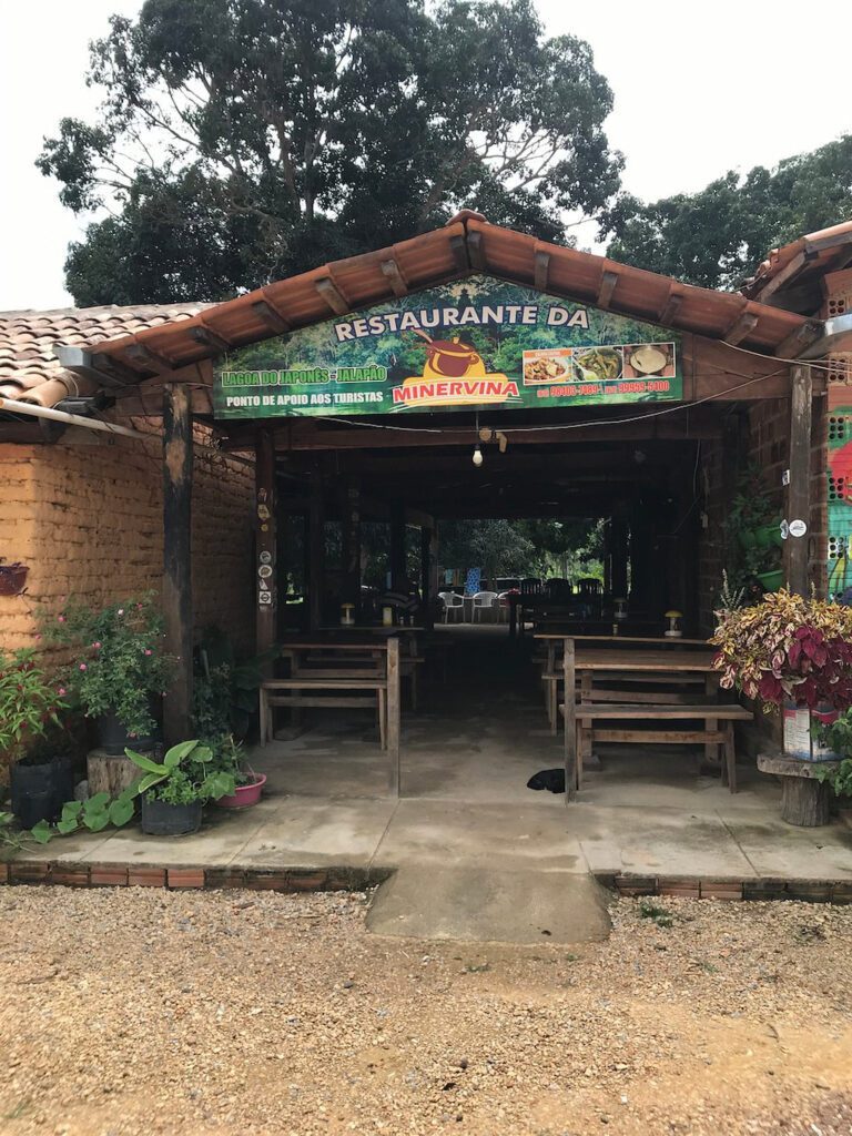 Fachada / entrada do restaurante da Dona Minervina
