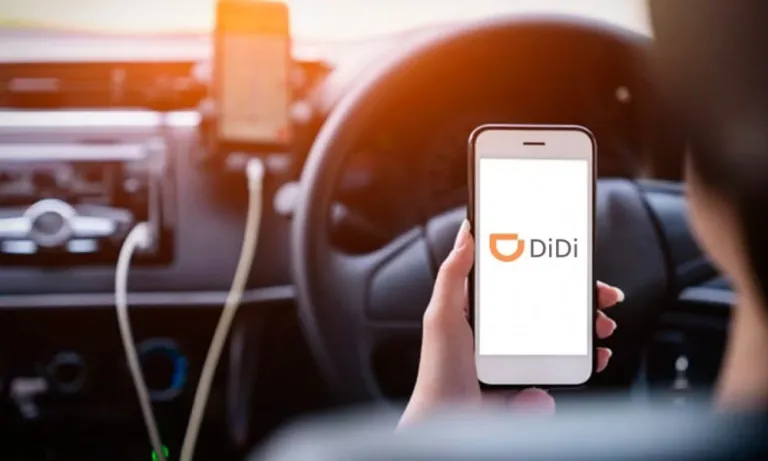Uma foto do logo do App de transporte DIDI, popular no Chile. 