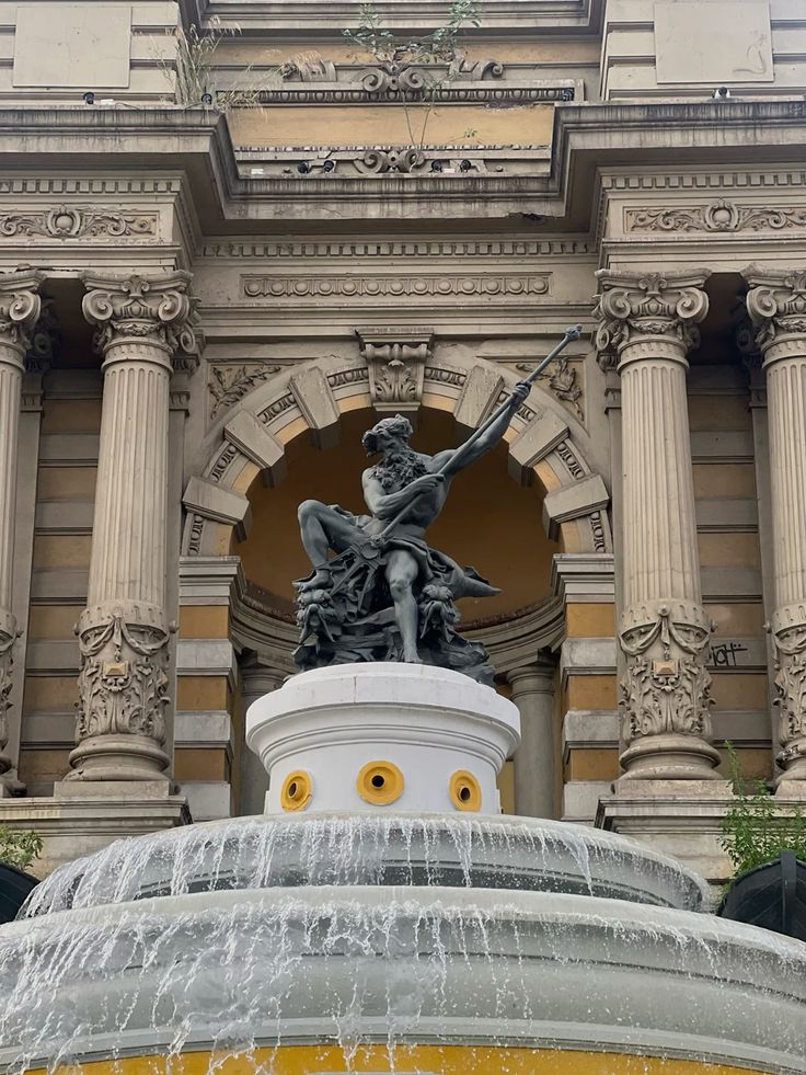 Imagem de uma escultura famosa do Cerro Santa Lucía
