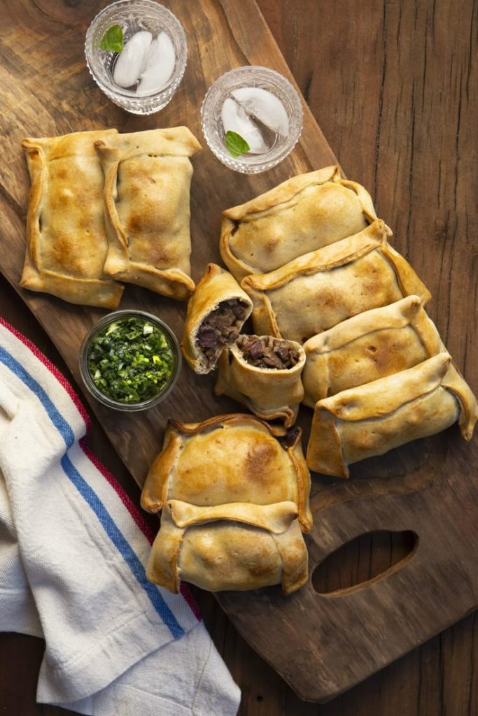 Fotos de empanadas chilenas de carne, conhecidas como Empanadas de Pino